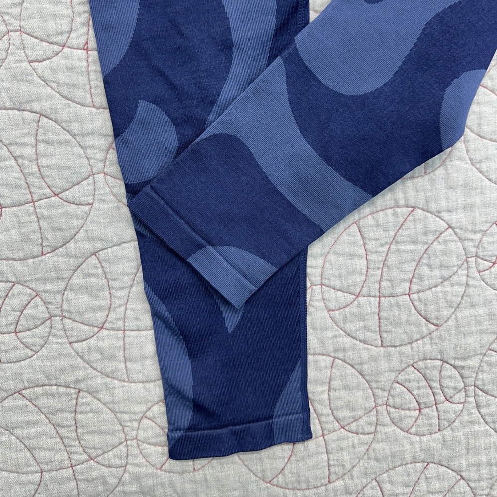 Fabletics Seamless‎ High-Waisted Swirl Legging Blue Abstract / Women's Small - Picture 5 of 6